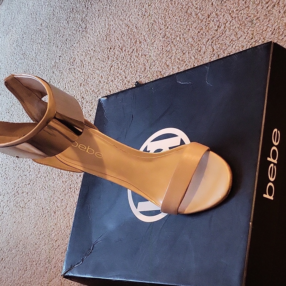 Womans size 7 bebe heels